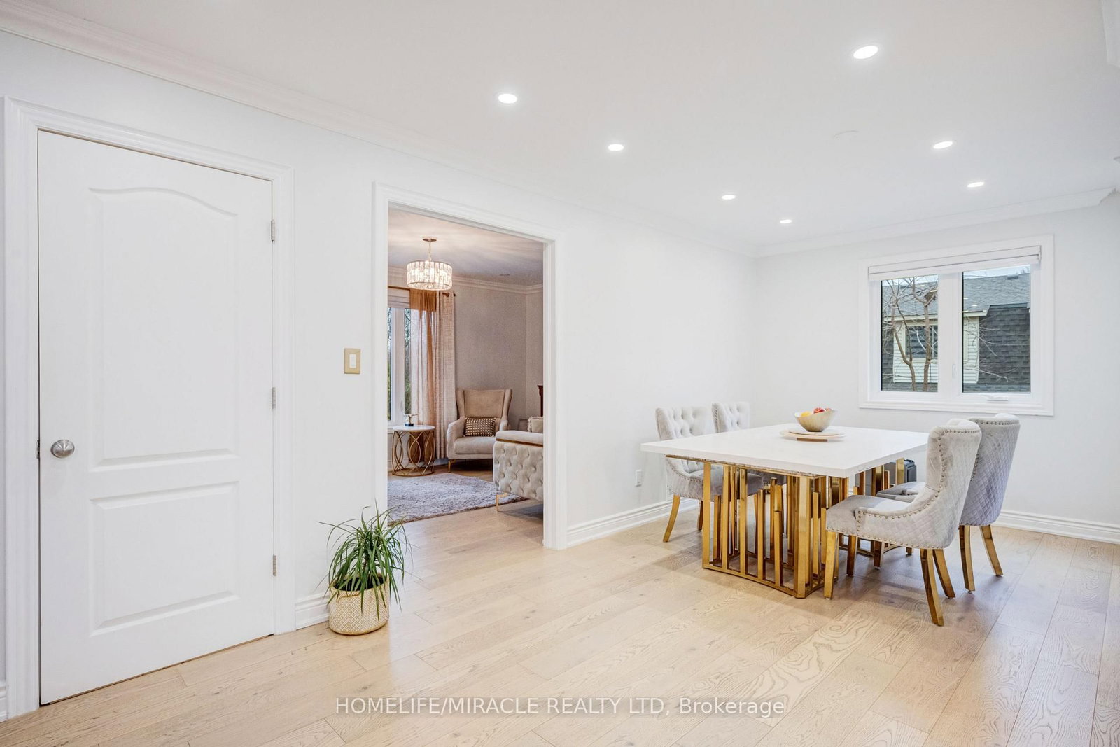 Detached House for sale at 204 Sheraton Court, Oakville, Ontario, L6L 5N3 - Bronte - MLS: W12957796