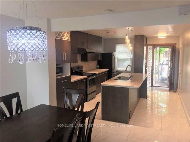 main level - 940 Hampstead Court