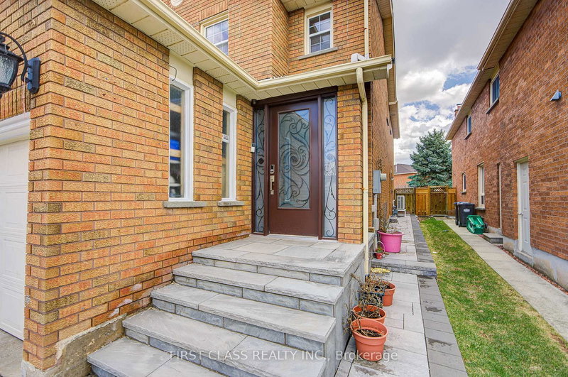 4503 Kimbermount Ave, Mississauga, L5M 4J4 | Image 2