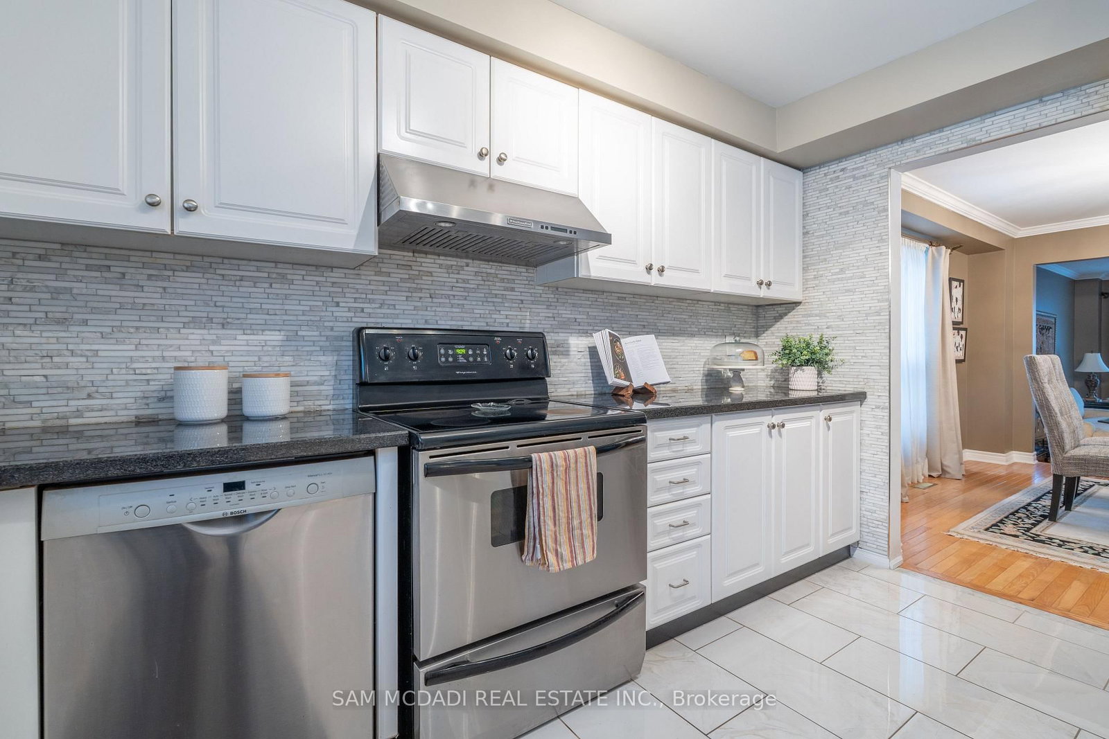 Detached House for sale at 69 Parkside Drive, Brampton, Ontario, L6Y 3A1 - Brampton South - MLS: W12958182