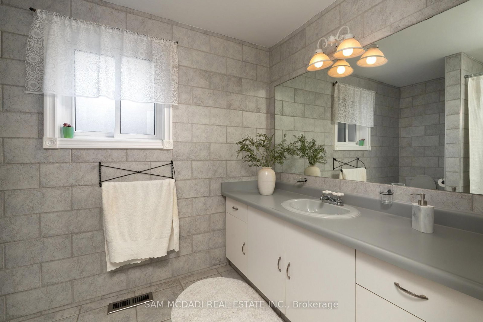 Detached House for sale at 69 Parkside Drive, Brampton, Ontario, L6Y 3A1 - Brampton South - MLS: W12958182