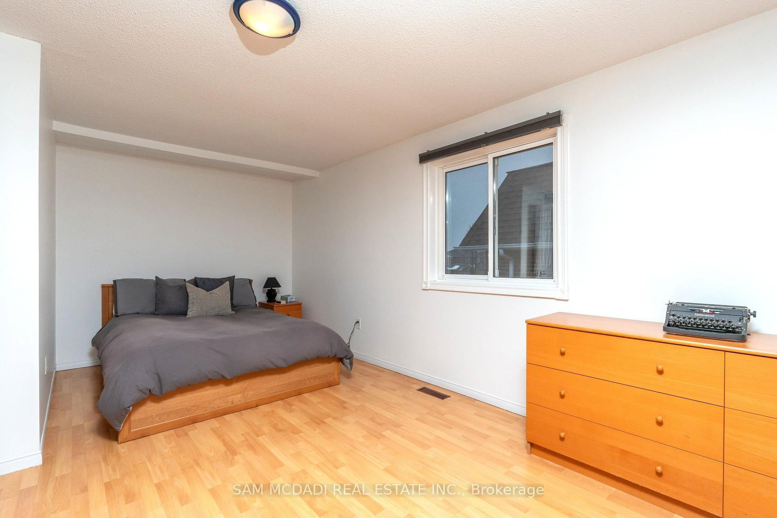 Detached House for sale at 69 Parkside Drive, Brampton, Ontario, L6Y 3A1 - Brampton South - MLS: W12958182