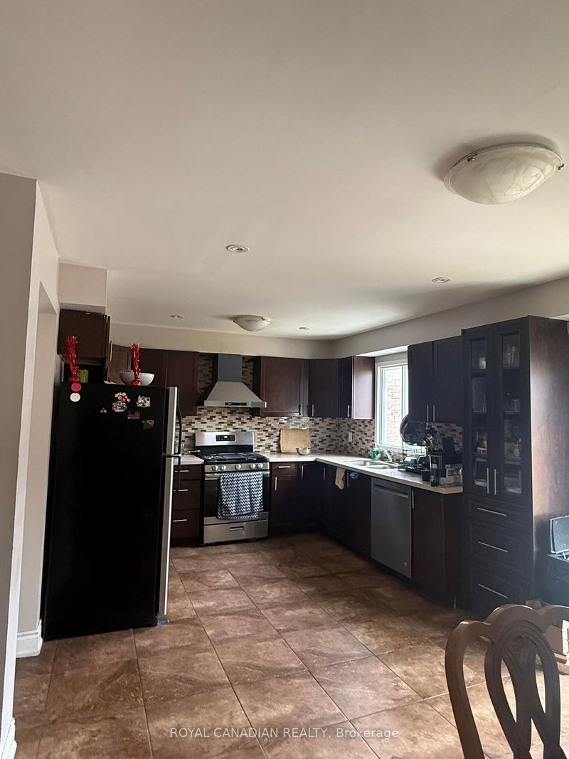 29 Jay St, Brampton, L6Z 3V9 | Image 3