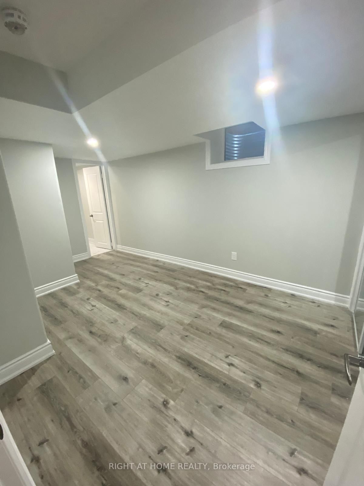 409 Comiskey Crescent, Unit Basement - Photo 17