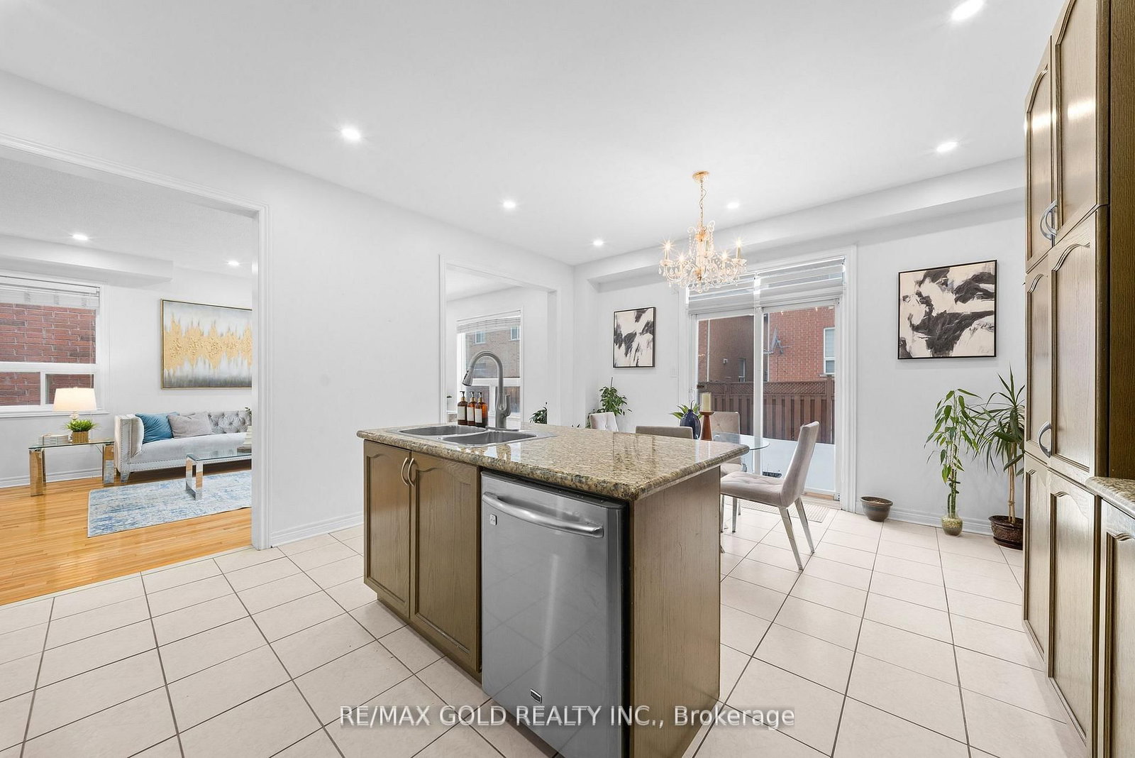 Detached House for sale at 36 Ocean Ridge Drive, Brampton, Ontario, L6R 3K5 - Sandringham-Wellington - MLS: W12958412