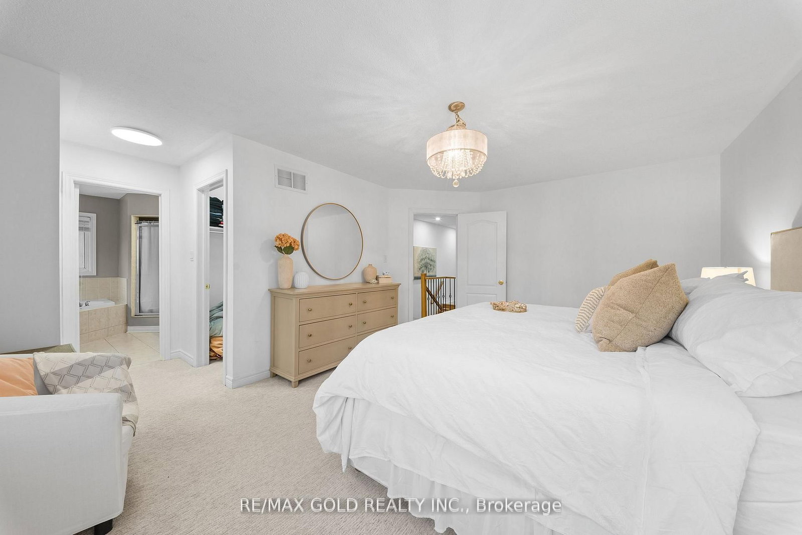 Detached House for sale at 36 Ocean Ridge Drive, Brampton, Ontario, L6R 3K5 - Sandringham-Wellington - MLS: W12958412