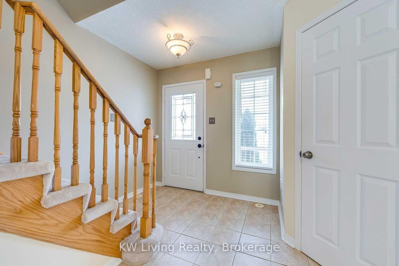 2258 Seton Crescent - Photo 4