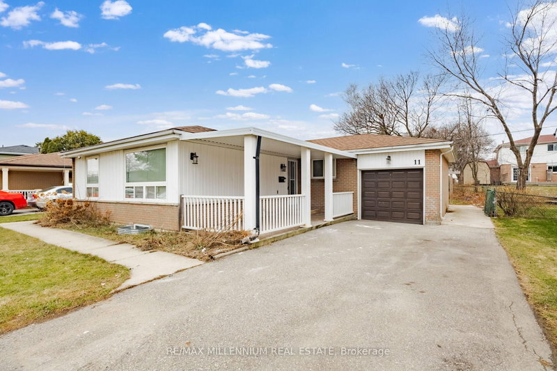 11 Beechwood Cres, Brampton, L6T 1X9 | Image 2