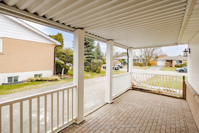 11 Beechwood Cres, Brampton, L6T 1X9 | Image 3