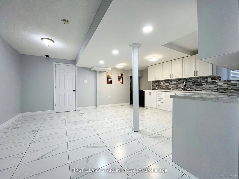 Lower - 1329 Willowvale Gdns, Mississauga, L5V 1P6 | Image 2