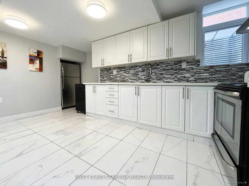 Lower - 1329 Willowvale Gdns, Mississauga, L5V 1P6 | Image 3