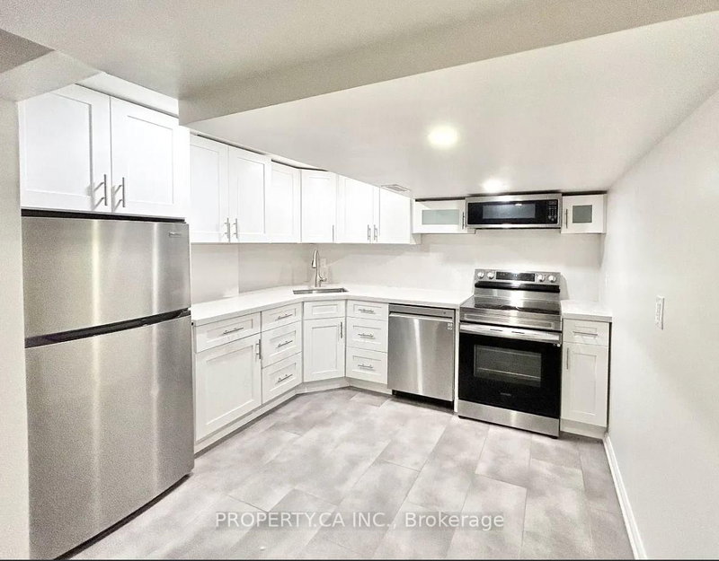 Lower - 3 Bondhead Pl, Toronto, M9V 2L9 | Image 2