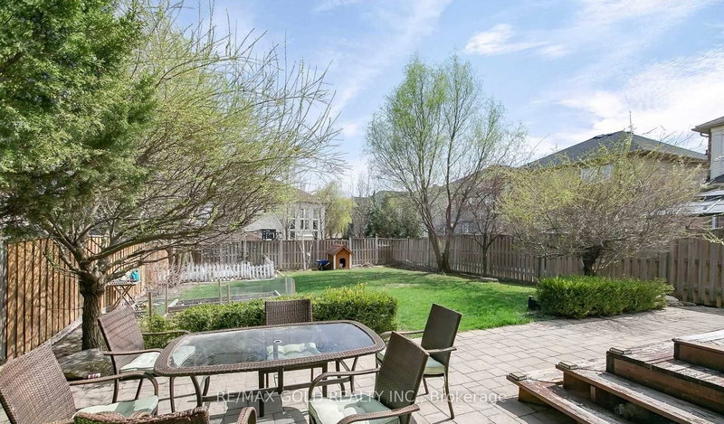 26 Hellyer Ave, Brampton, L6Y 0M3 | Image 2