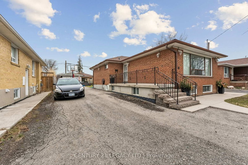 34 Cumberland Dr, Brampton, L6V 1W6 | Image 2