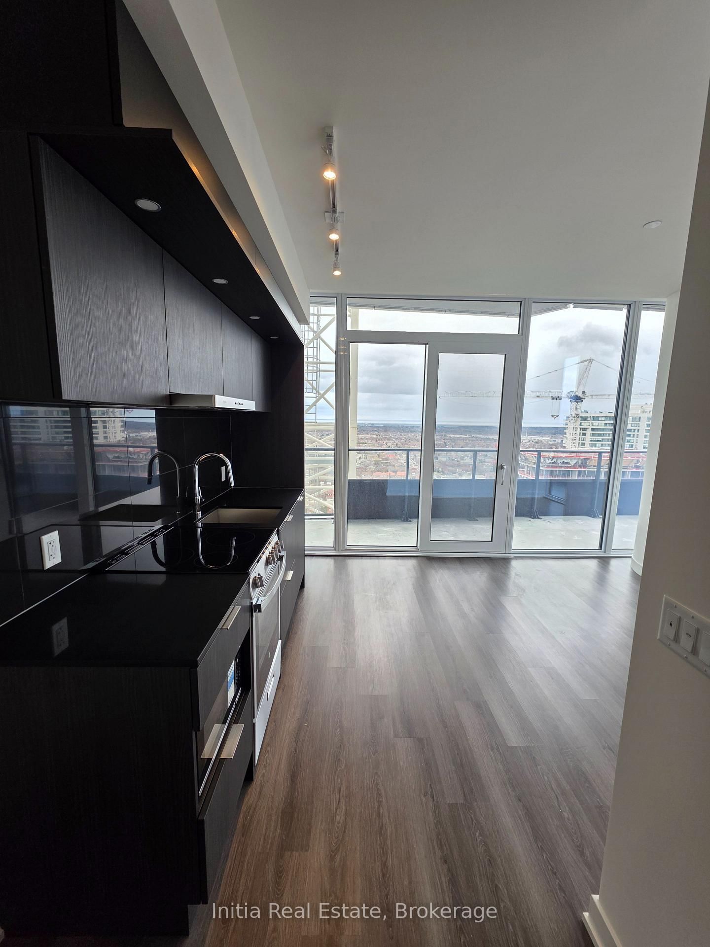 448 Burnhamthorpe Road W, Unit 2112 - Photo 11