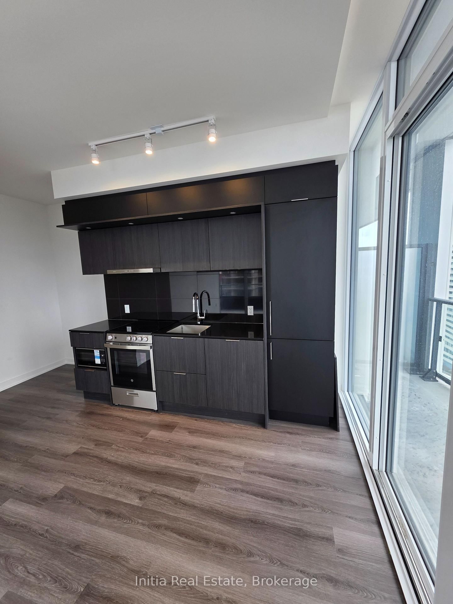448 Burnhamthorpe Road W, Unit 2112 - Photo 13