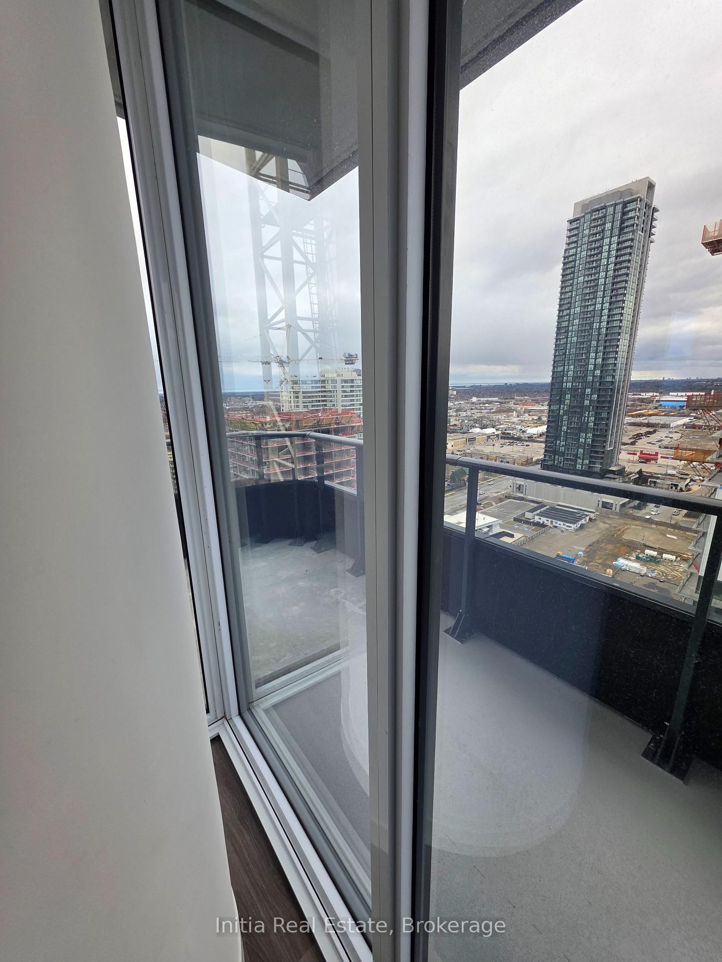 448 Burnhamthorpe Road W, Unit 2112 - Photo 17
