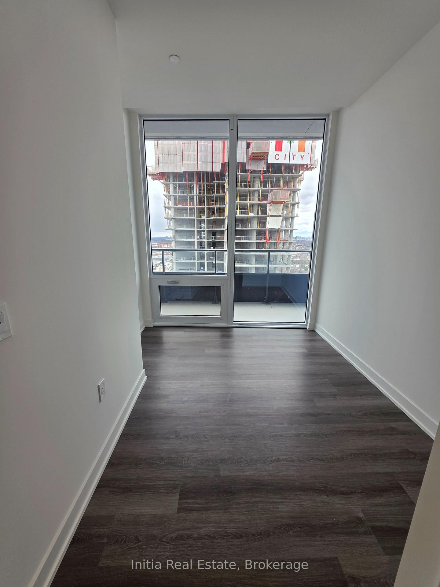 448 Burnhamthorpe Road W, Unit 2112 - Photo 2