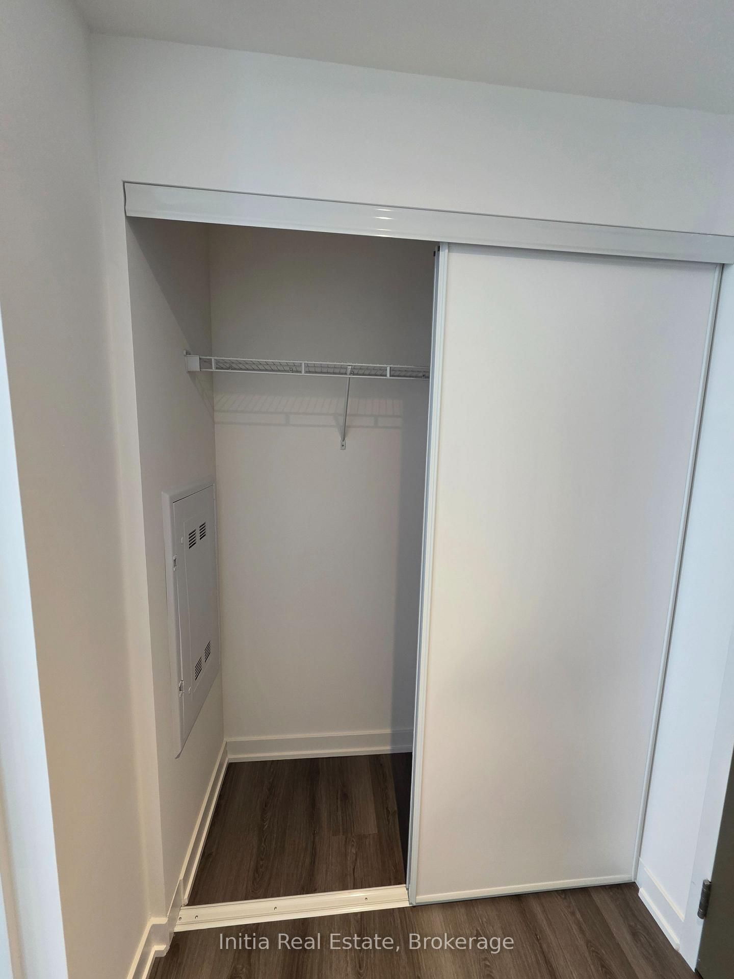 448 Burnhamthorpe Road W, Unit 2112 - Photo 4