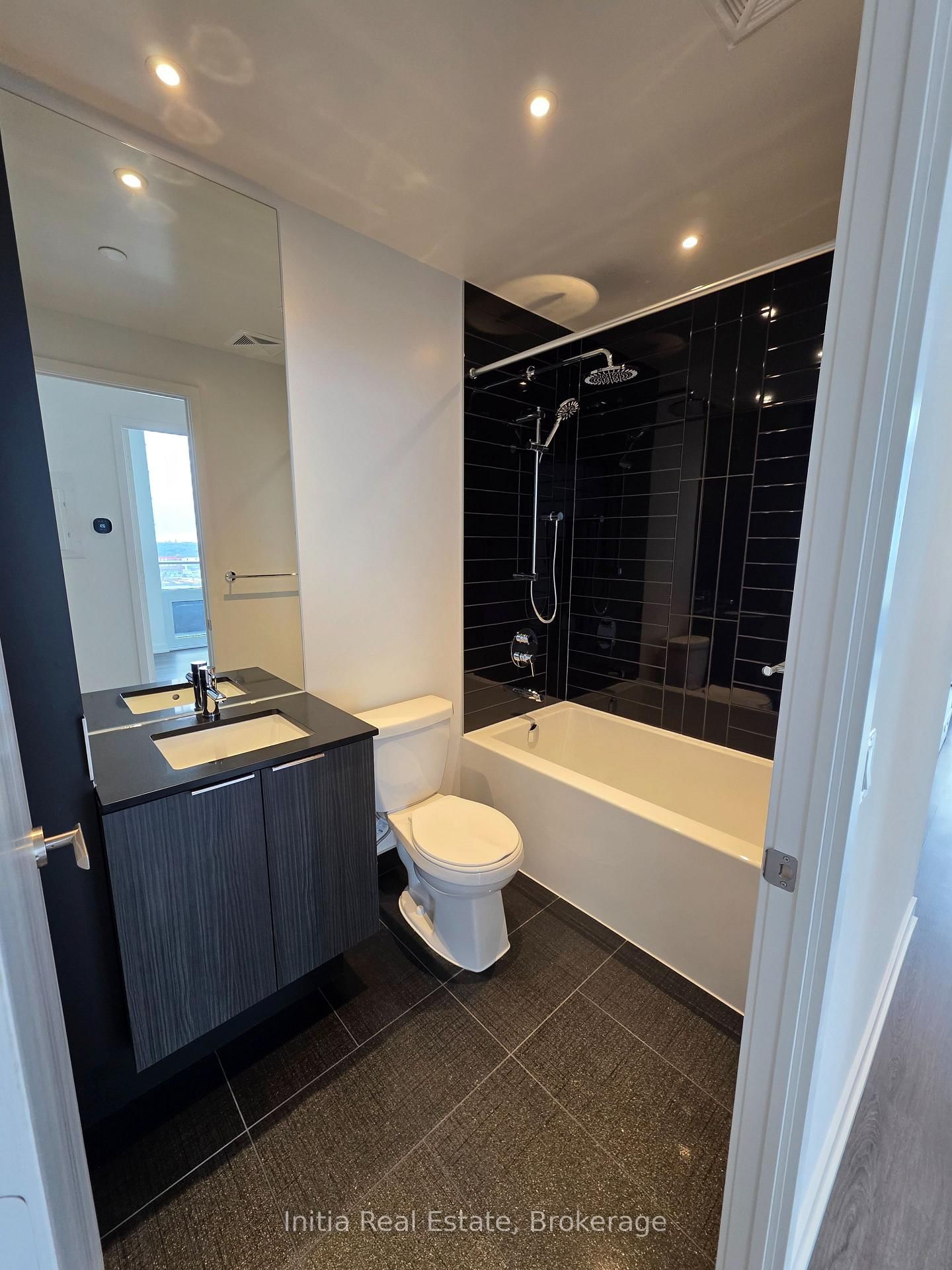 448 Burnhamthorpe Road W, Unit 2112 - Photo 7