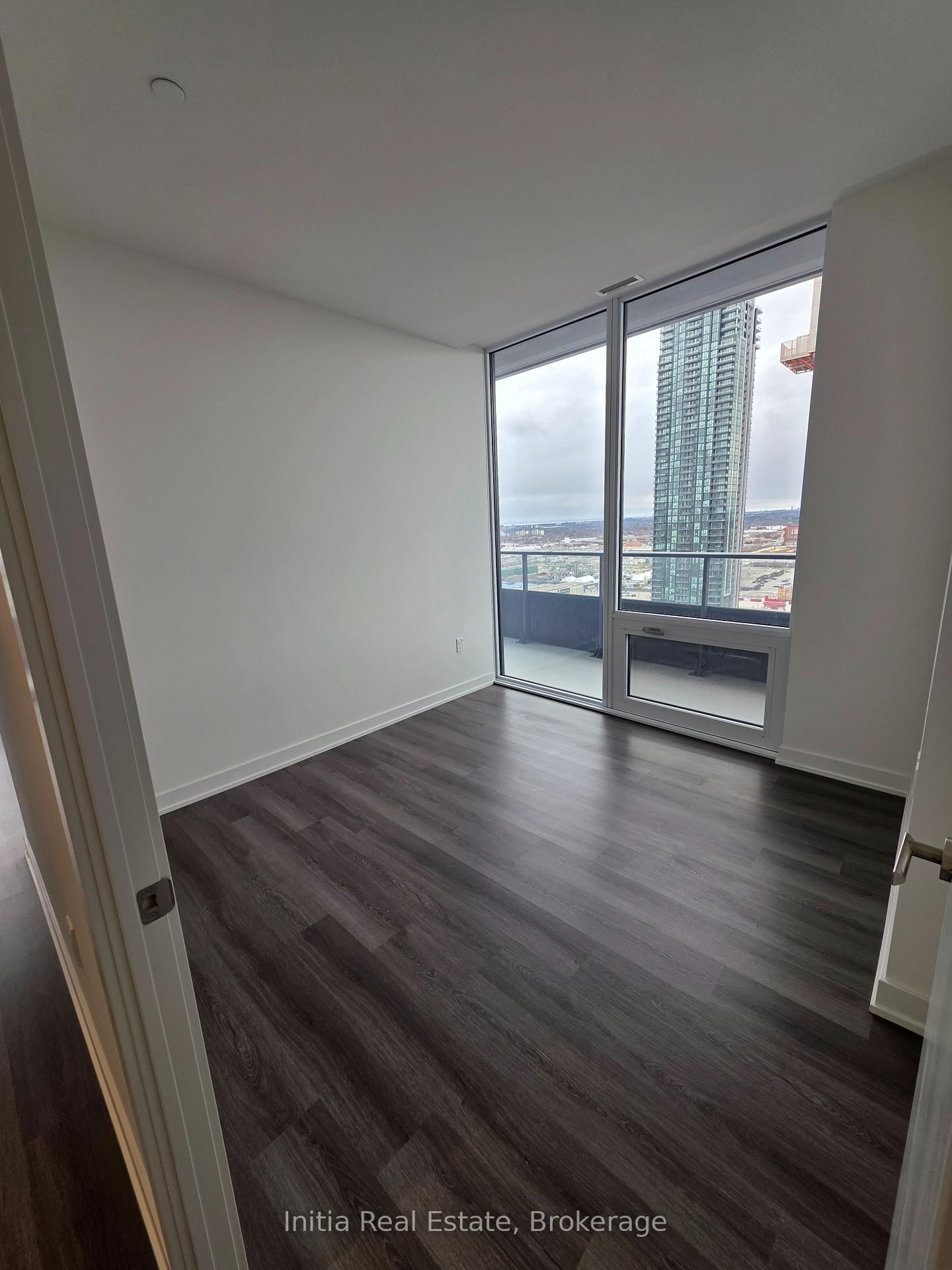 448 Burnhamthorpe Road W, Unit 2112 - Photo 8