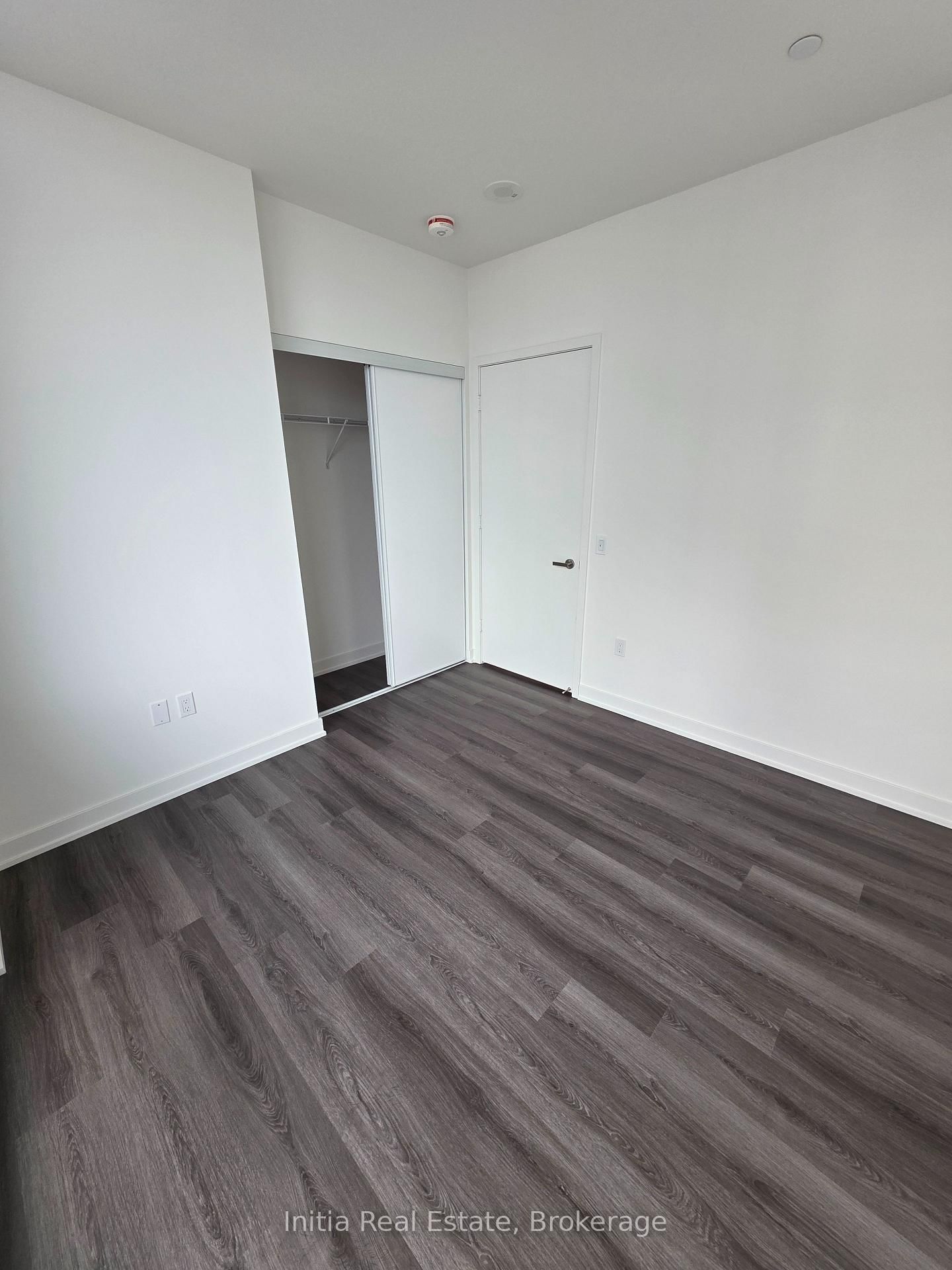 448 Burnhamthorpe Road W, Unit 2112 - Photo 9