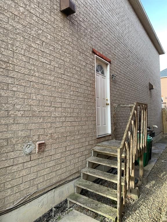 7482 Magistrate (Bsmt) Terr, Mississauga, L5W 1L2 | Image 2