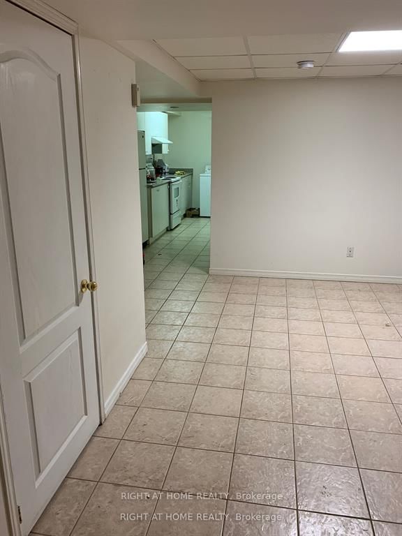 7482 Magistrate (Bsmt) Terr, Mississauga, L5W 1L2 | Image 3