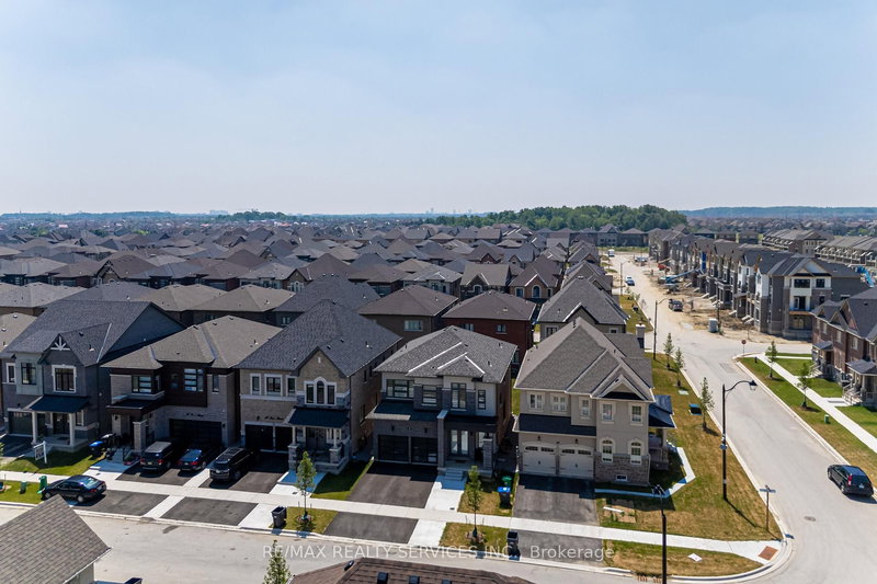 40 Icon St, Brampton, L6R 4E5 | Image 2