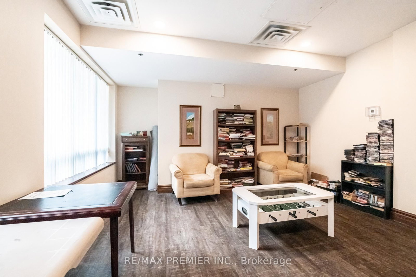 15 Michael Power Place, Unit PH06 - Photo 23