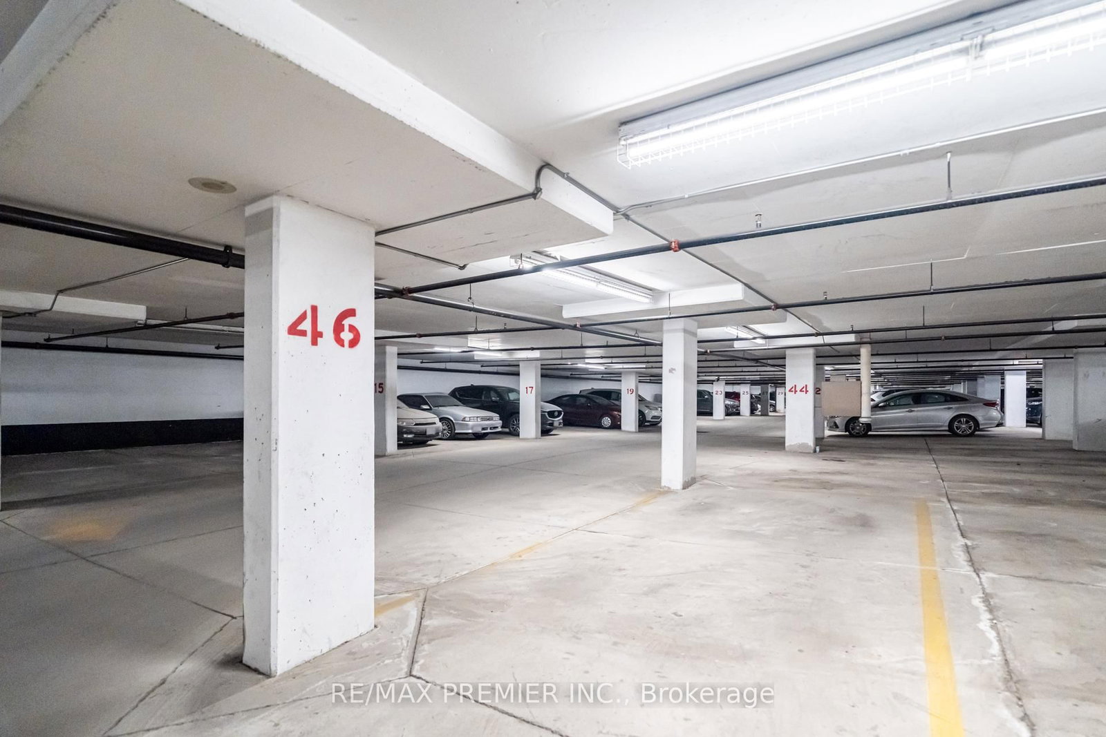 15 Michael Power Place, Unit PH06 - Photo 25