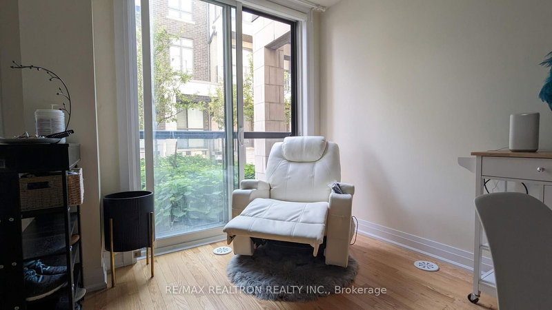 home for lease on 35-717 Lawrence Avenue W