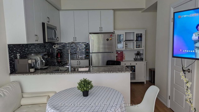 35 - 717 Lawrence Avenue W