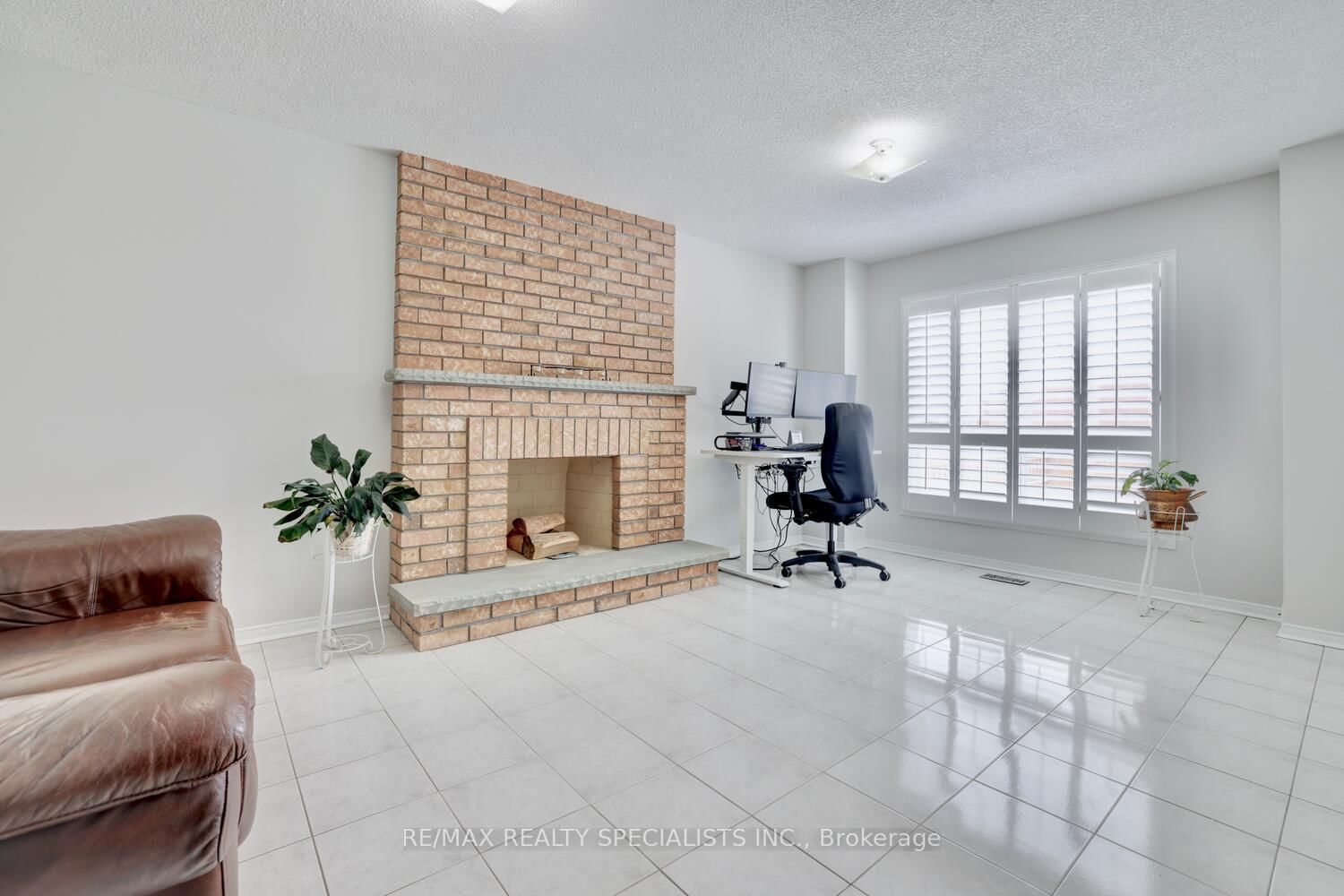 Detached House for sale at 4556 Wainscot Drive, Mississauga, Ontario, L5V 1C7 - East Credit - MLS: W12959444