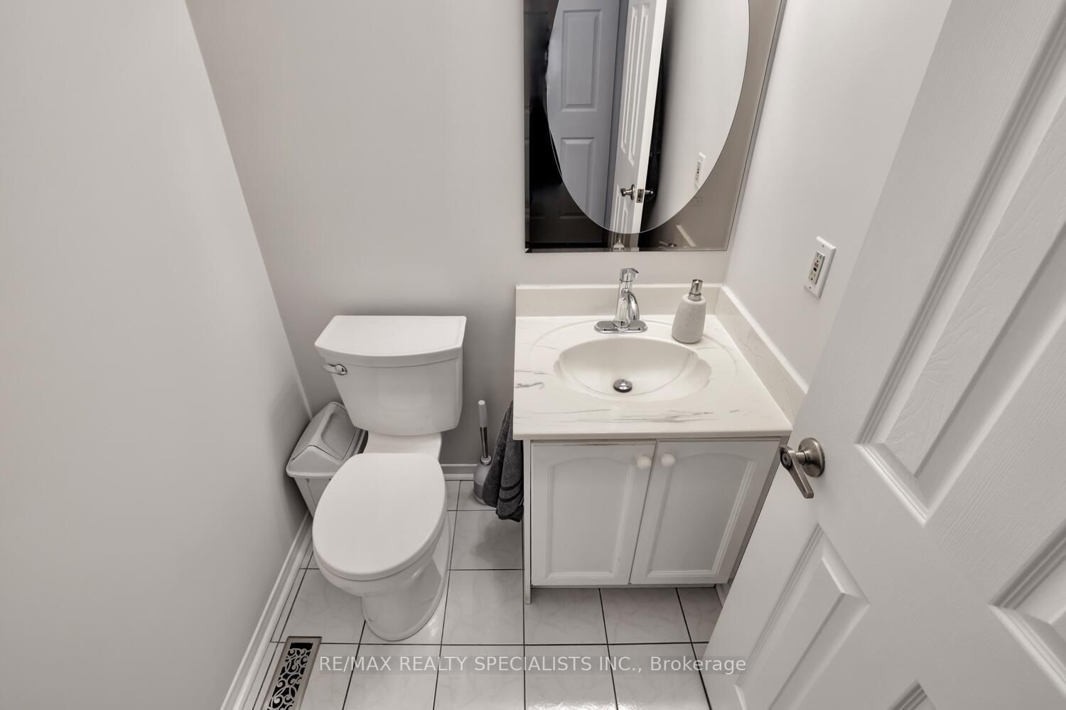 Detached House for sale at 4556 Wainscot Drive, Mississauga, Ontario, L5V 1C7 - East Credit - MLS: W12959444