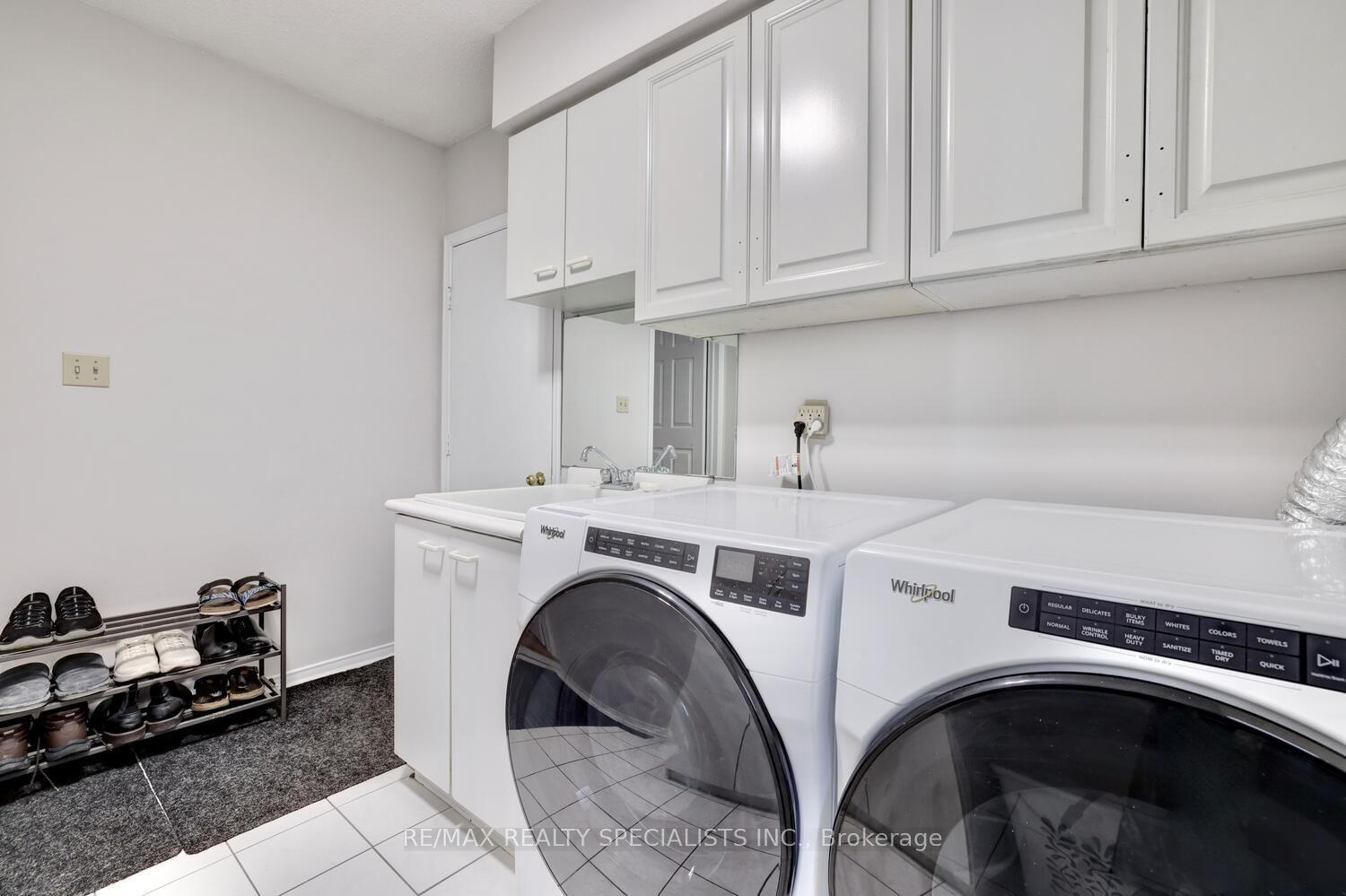 Detached House for sale at 4556 Wainscot Drive, Mississauga, Ontario, L5V 1C7 - East Credit - MLS: W12959444