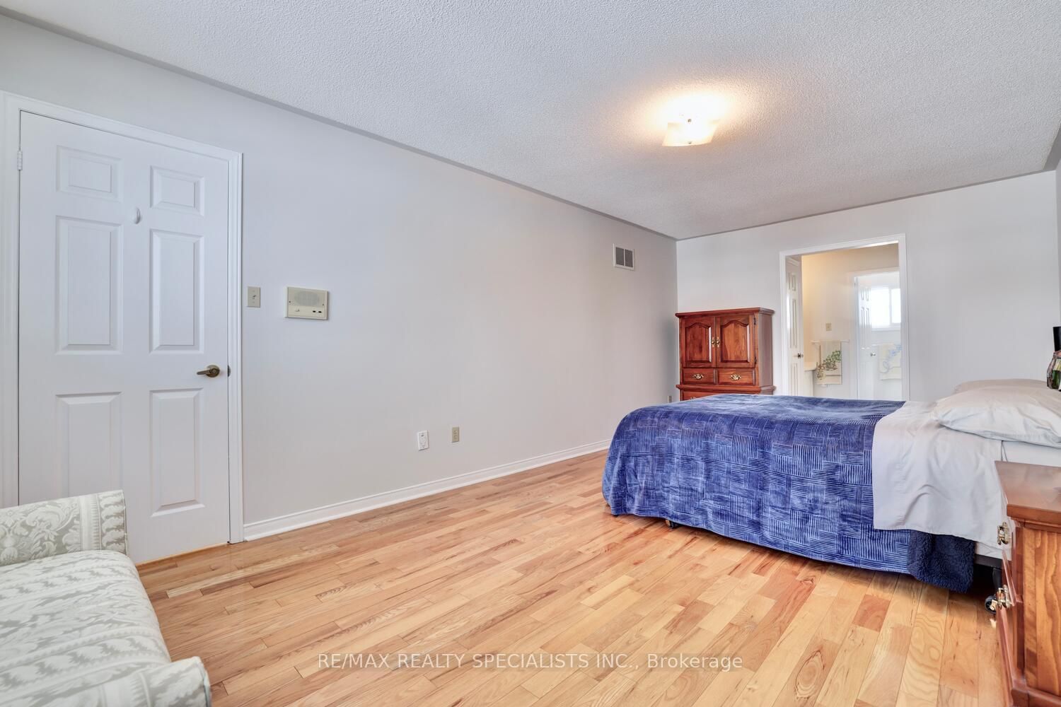 Detached House for sale at 4556 Wainscot Drive, Mississauga, Ontario, L5V 1C7 - East Credit - MLS: W12959444