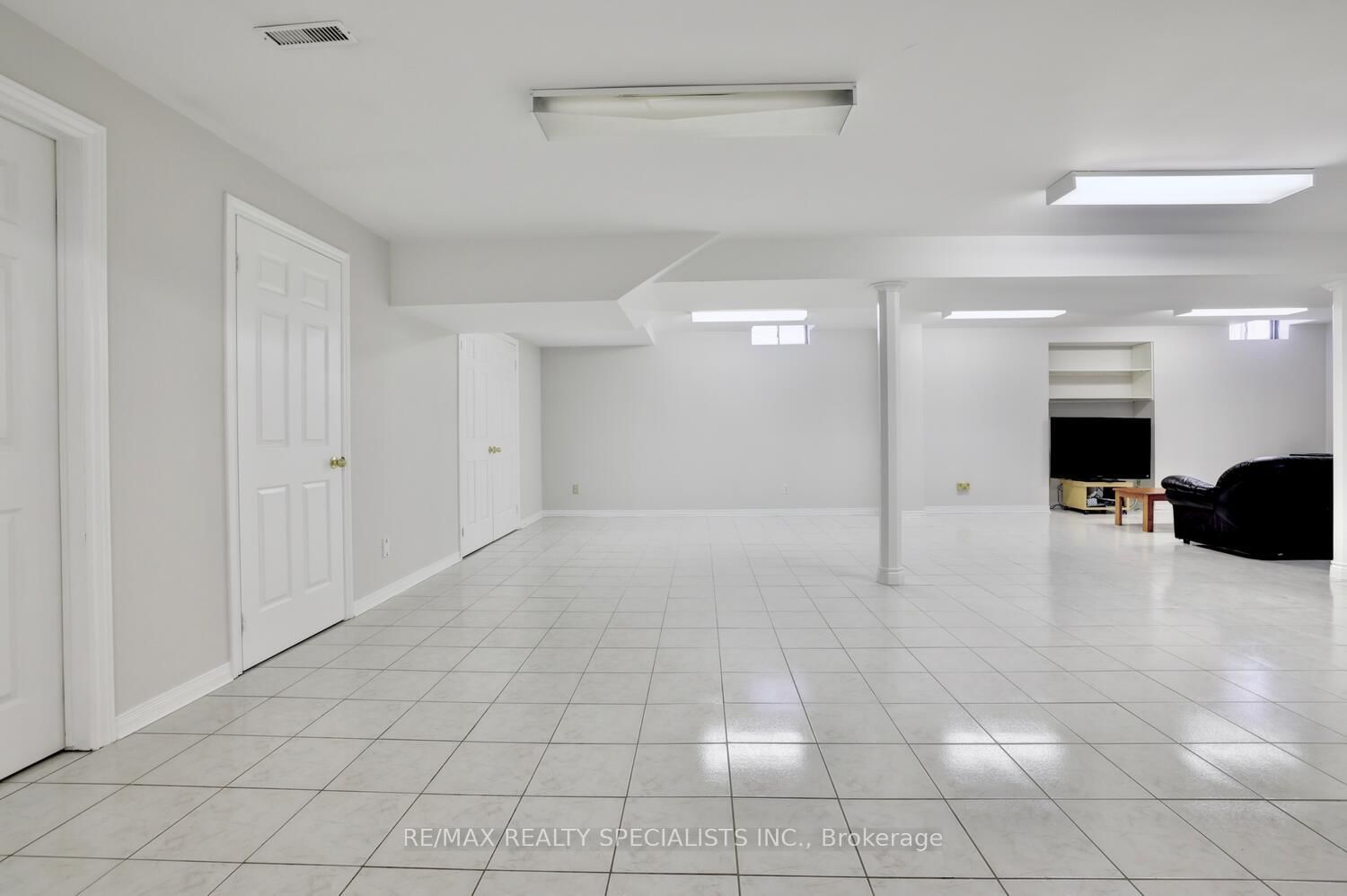 Detached House for sale at 4556 Wainscot Drive, Mississauga, Ontario, L5V 1C7 - East Credit - MLS: W12959444