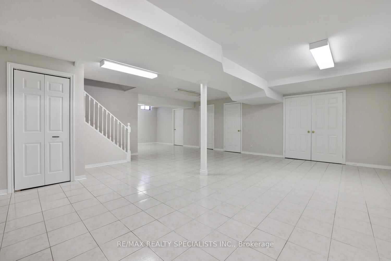 Detached House for sale at 4556 Wainscot Drive, Mississauga, Ontario, L5V 1C7 - East Credit - MLS: W12959444