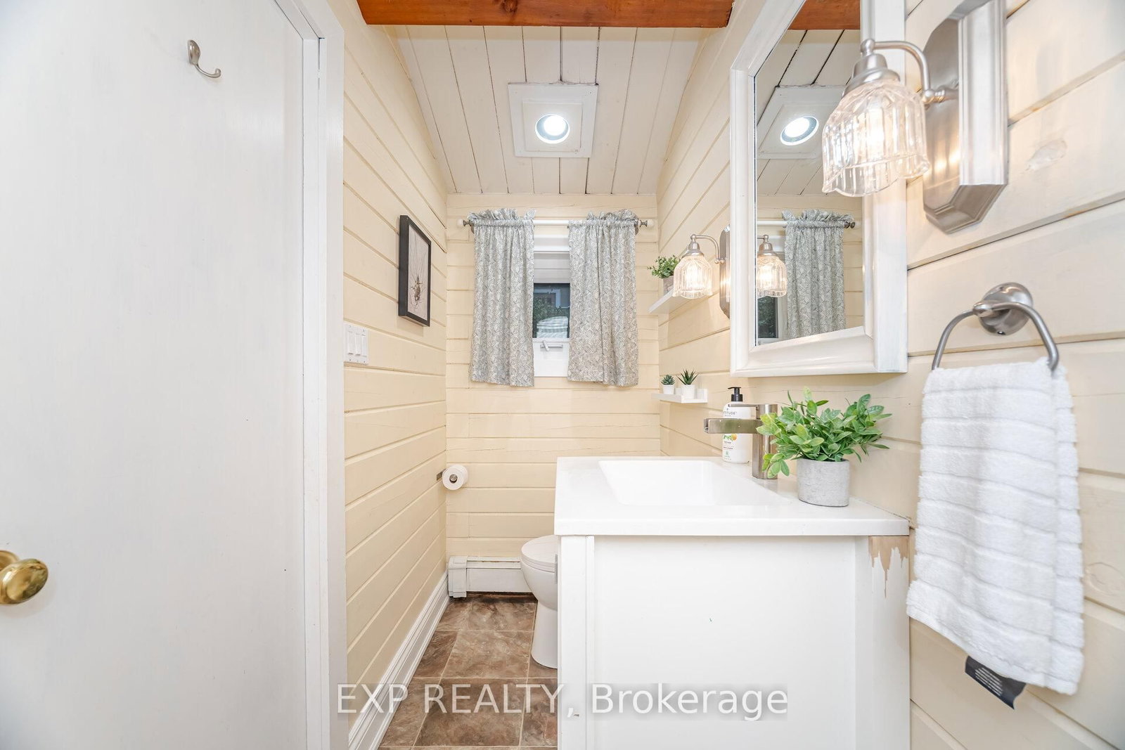 Detached House for sale at 51 Chapel Street, Brampton, Ontario, L6W 2H5 - Downtown Brampton - MLS: W12959454