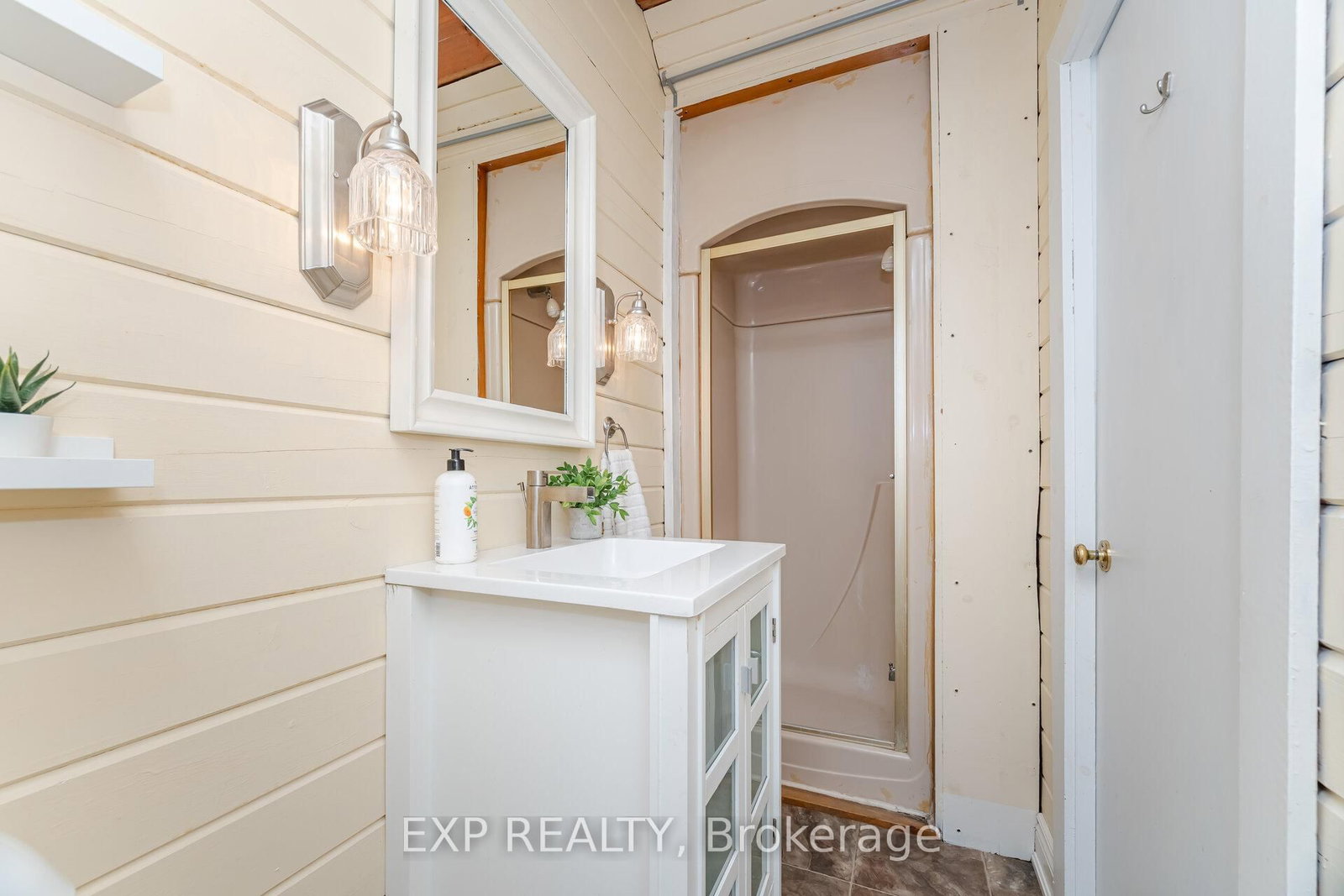 Detached House for sale at 51 Chapel Street, Brampton, Ontario, L6W 2H5 - Downtown Brampton - MLS: W12959454