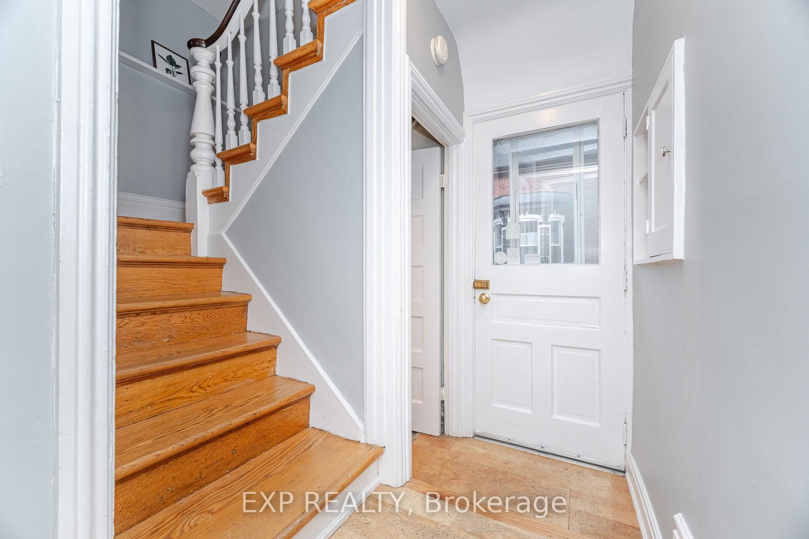 Detached House for sale at 51 Chapel Street, Brampton, Ontario, L6W 2H5 - Downtown Brampton - MLS: W12959454