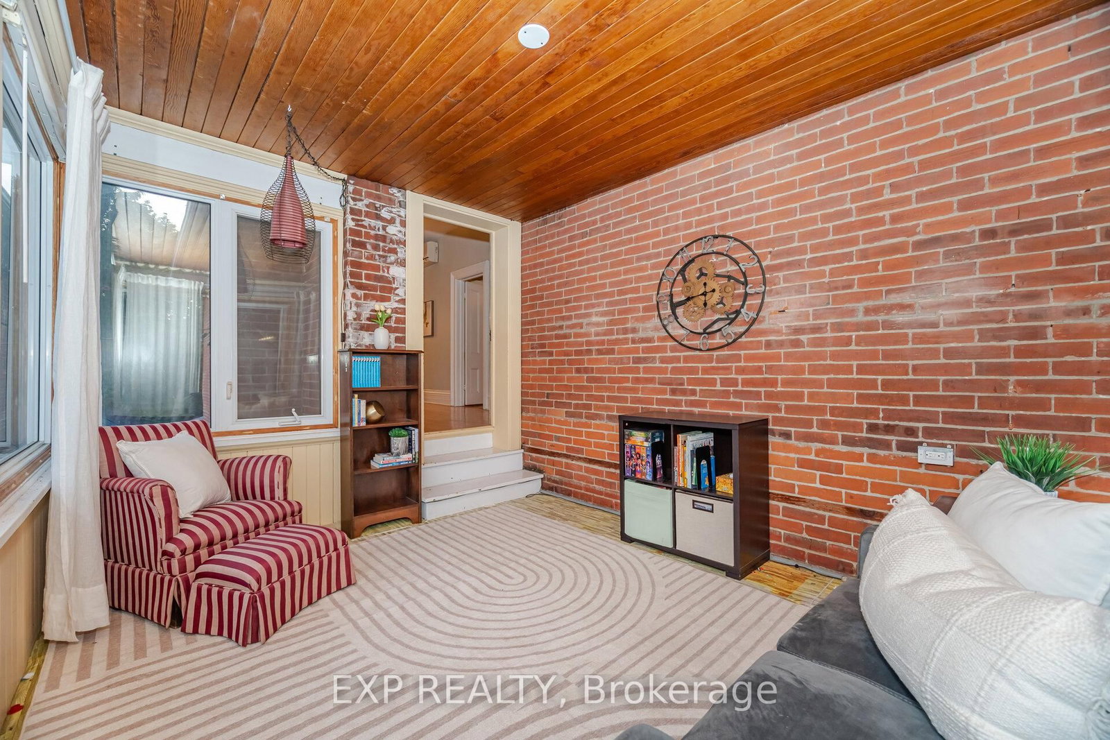 Detached House for sale at 51 Chapel Street, Brampton, Ontario, L6W 2H5 - Downtown Brampton - MLS: W12959454