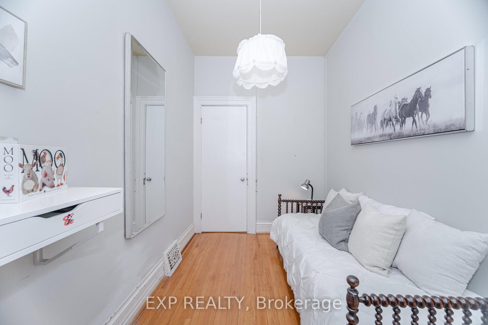 Detached House for sale at 51 Chapel Street, Brampton, Ontario, L6W 2H5 - Downtown Brampton - MLS: W12959454