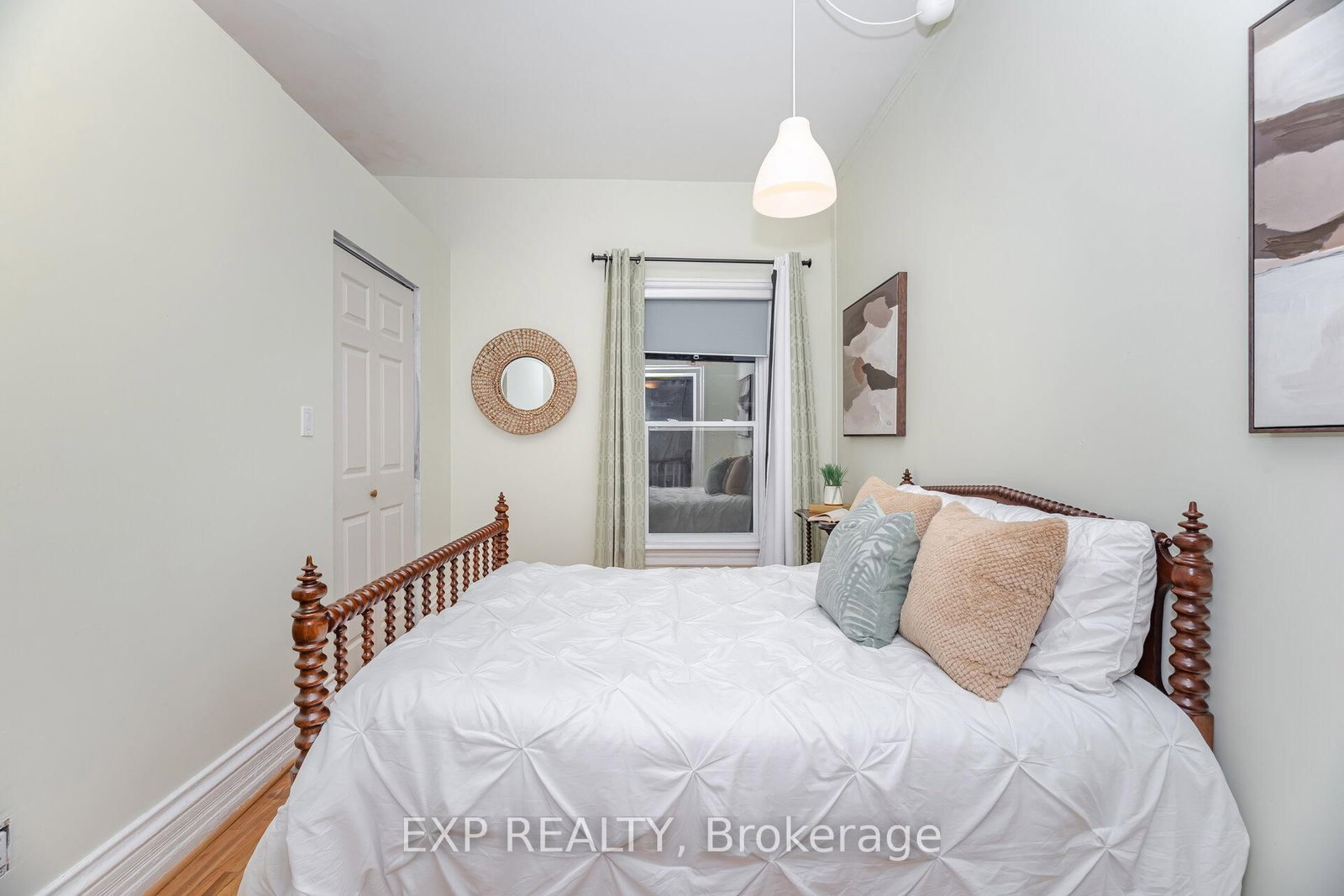 Detached House for sale at 51 Chapel Street, Brampton, Ontario, L6W 2H5 - Downtown Brampton - MLS: W12959454