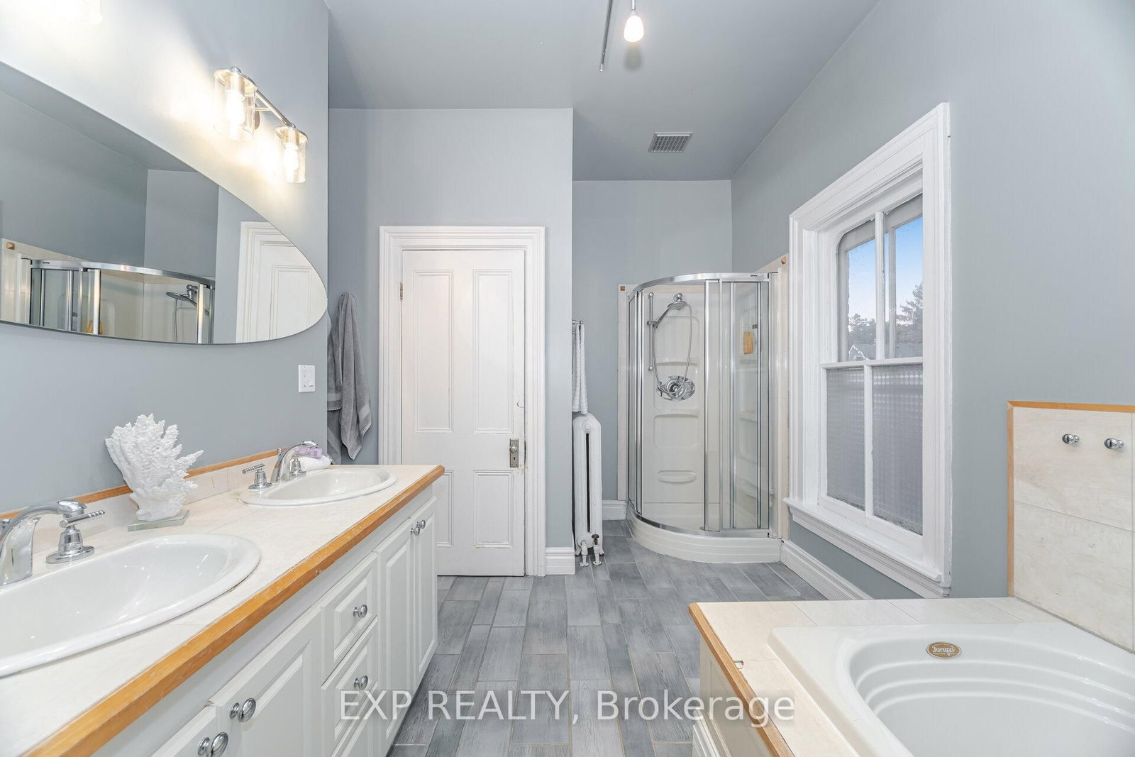 Detached House for sale at 51 Chapel Street, Brampton, Ontario, L6W 2H5 - Downtown Brampton - MLS: W12959454