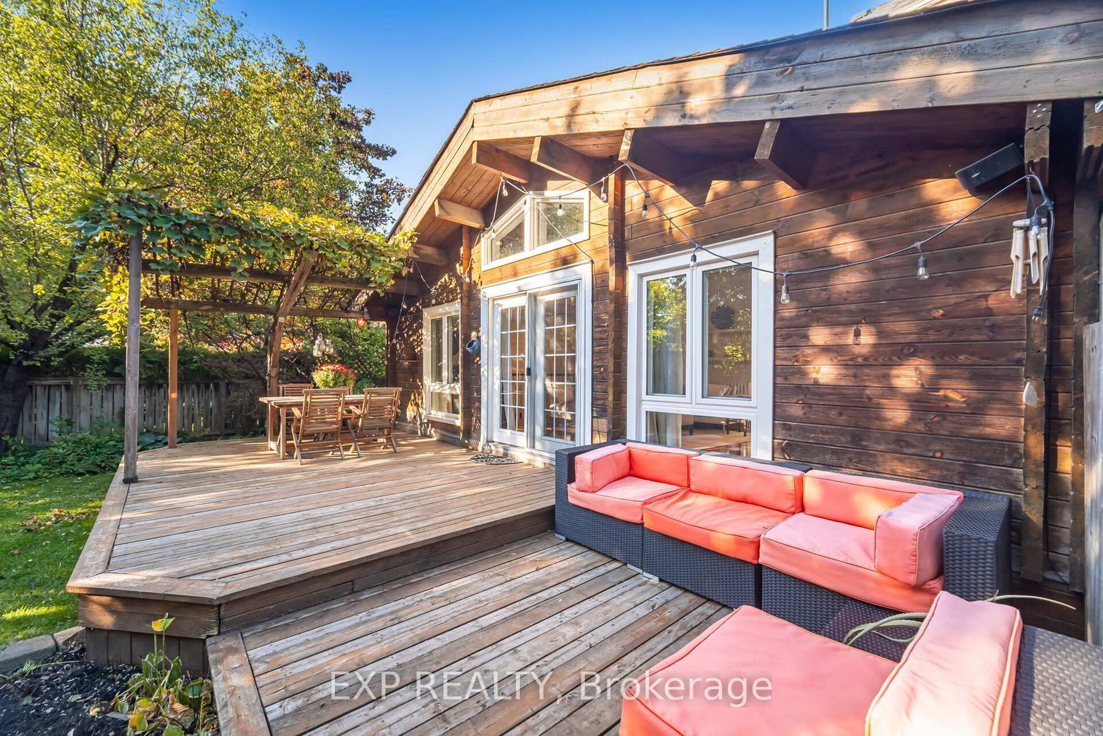 Detached House for sale at 51 Chapel Street, Brampton, Ontario, L6W 2H5 - Downtown Brampton - MLS: W12959454