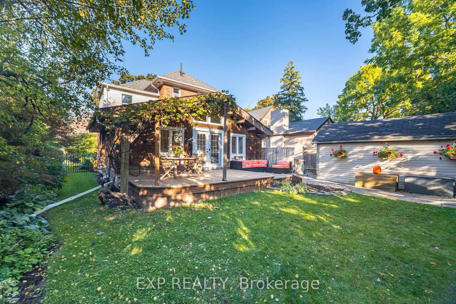 Detached House for sale at 51 Chapel Street, Brampton, Ontario, L6W 2H5 - Downtown Brampton - MLS: W12959454