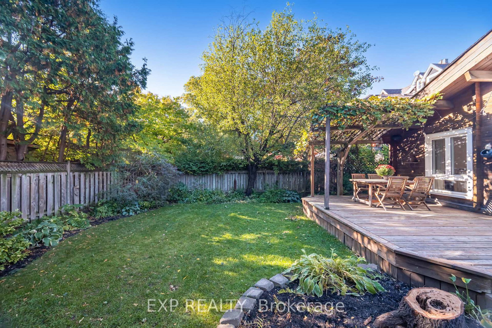 Detached House for sale at 51 Chapel Street, Brampton, Ontario, L6W 2H5 - Downtown Brampton - MLS: W12959454