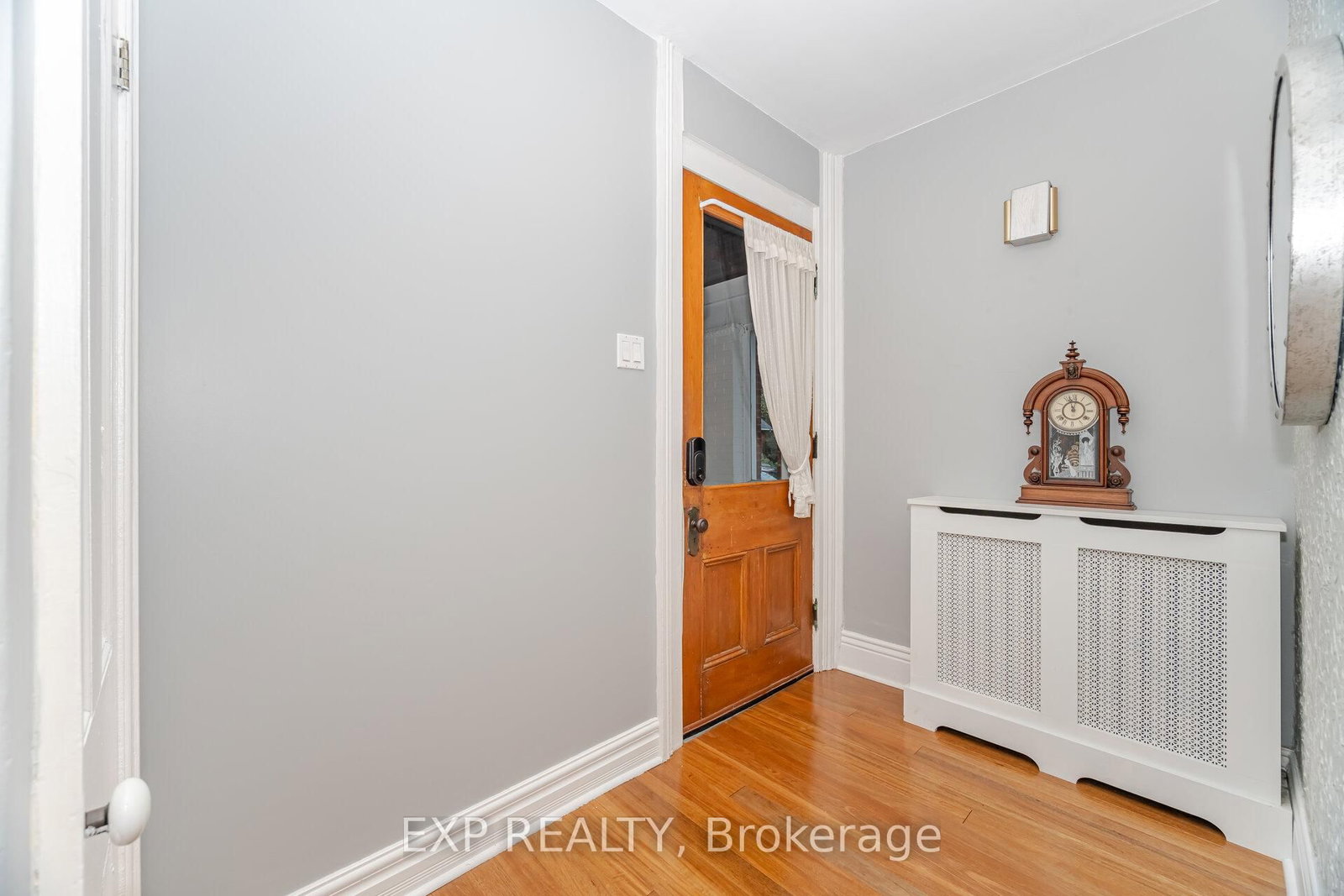 Detached House for sale at 51 Chapel Street, Brampton, Ontario, L6W 2H5 - Downtown Brampton - MLS: W12959454